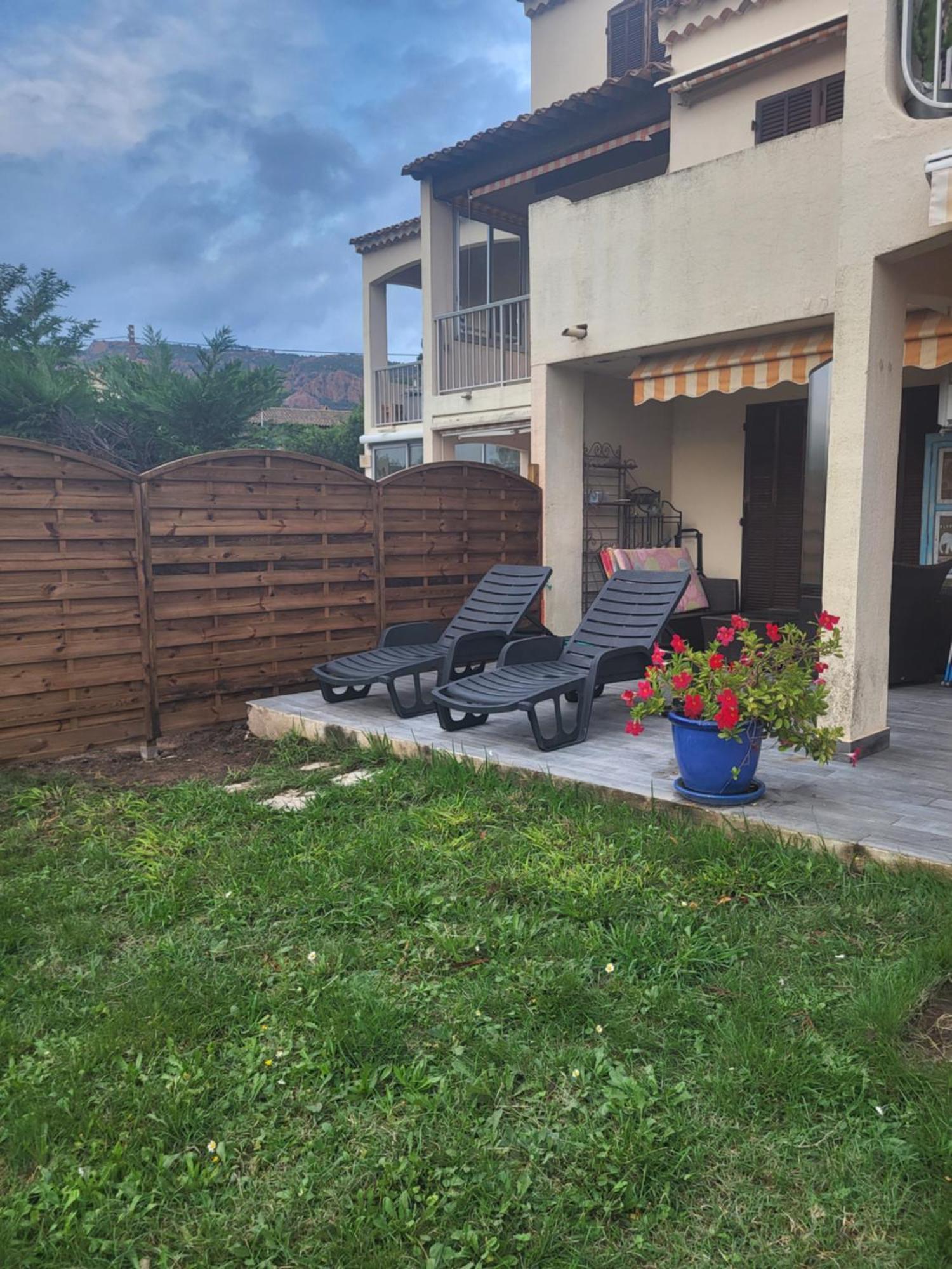 Agay Le Pti Bonheur 60M2 Rez De Jardin, En Bord De Mer Saint-Raphaël المظهر الخارجي الصورة